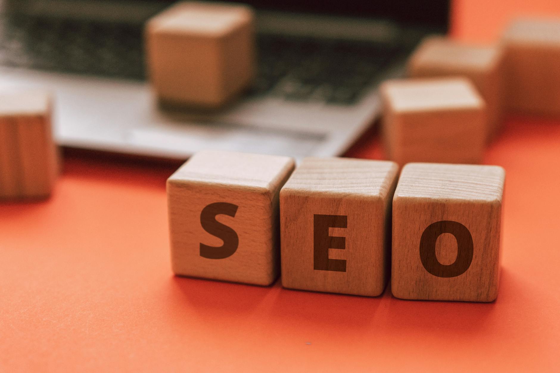 Gambar ilustrasi cara membuat konten viral SEO dengan strategi optimasi kata kunci dan teknik pemasaran digital terbaru