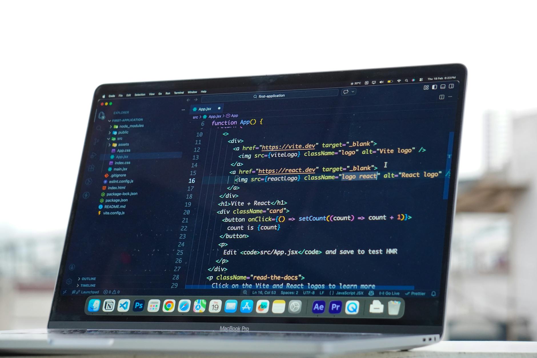 Layanan jasa pembuatan website profesional di Garut untuk meningkatkan kehadiran online bisnis Anda dengan desain yang menarik dan fungsional