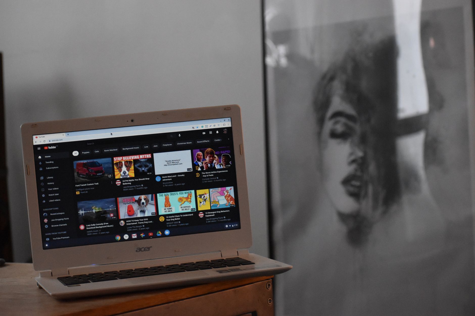 Gambar tutorial langkah-langkah membuat website media online dengan tema desain modern dan fitur responsif untuk memudahkan pembaca mengakses berita dan informasi terkini melalui perangkat apa pun