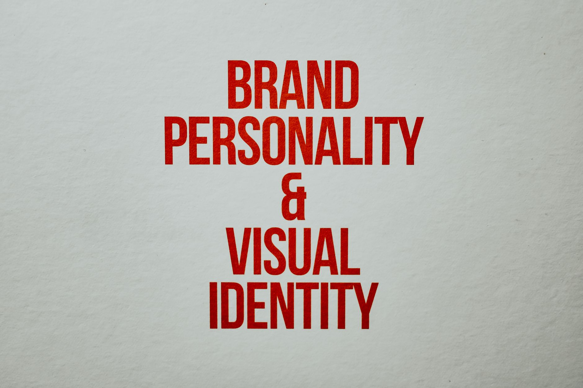 Membangun website untuk personal branding membantu meningkatkan visibilitas online dan memperkuat identitas profesional Anda di internet